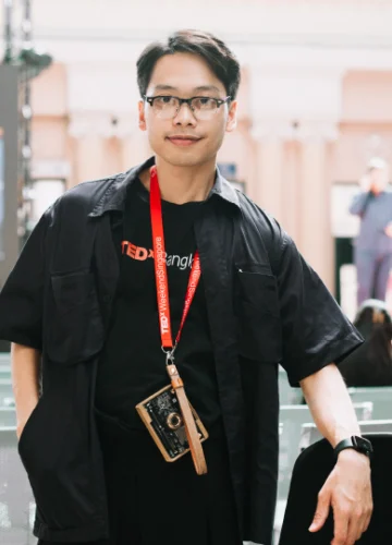 พิ พิริยะ Story Curator วัย 30 กับการเลือกชีวิตตัวเองในวันที่ไม่อยากเปลี่ยนโลกอีกแล้ว