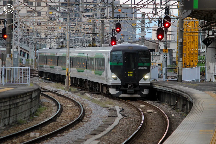 แชร์วิธีขึ้นรถไฟชานเมืองญี่ปุ่นในตู้คนน้อย และที่นั่งไหนในชินคันเซ็นนั่งสบายสุด