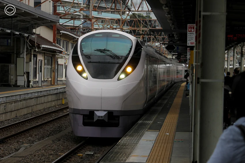 แชร์วิธีขึ้นรถไฟชานเมืองญี่ปุ่นในตู้คนน้อย และที่นั่งไหนในชินคันเซ็นนั่งสบายสุด