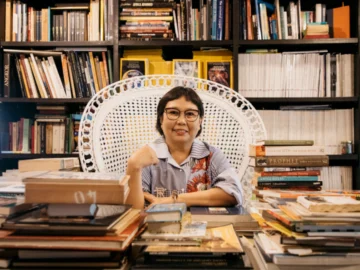 ห้องสมุดส่วนตัวของ ก้อย World at the Corner และหนังสือนับหมื่นที่ได้จากการผจญภัยรอบโลก