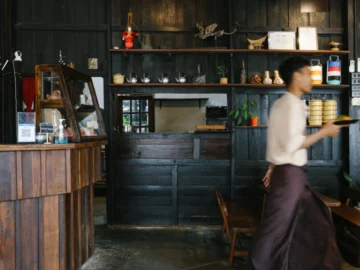 Zinmè Teahouse ร้านชาสไตล์พม่าในเรือนแถวไม้ เสิร์ฟชาและอาหารพม่าแท้ ๆ ย่านวัดเกตเชียงใหม่