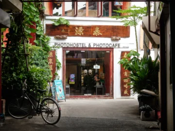 Photohostel เกสต์เฮาส์ของช่างภาพเนเธอร์แลนด์ที่ย้ายประเทศมาสอนให้เด็กไทยรักการถ่ายภาพ