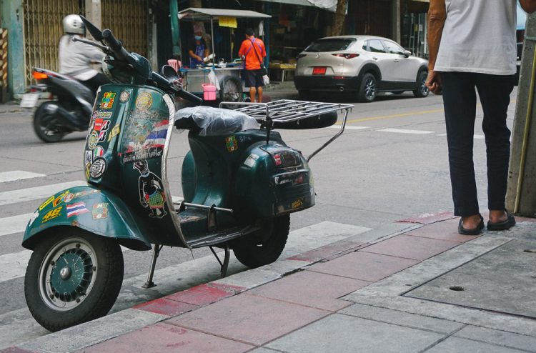 ออกสำรวจ Vespa ย่านเมืองเก่า จนค้นพบสกูตเตอร์ที่มีร่องรอยและเรื่องราวถูกใจชาว Vespisti