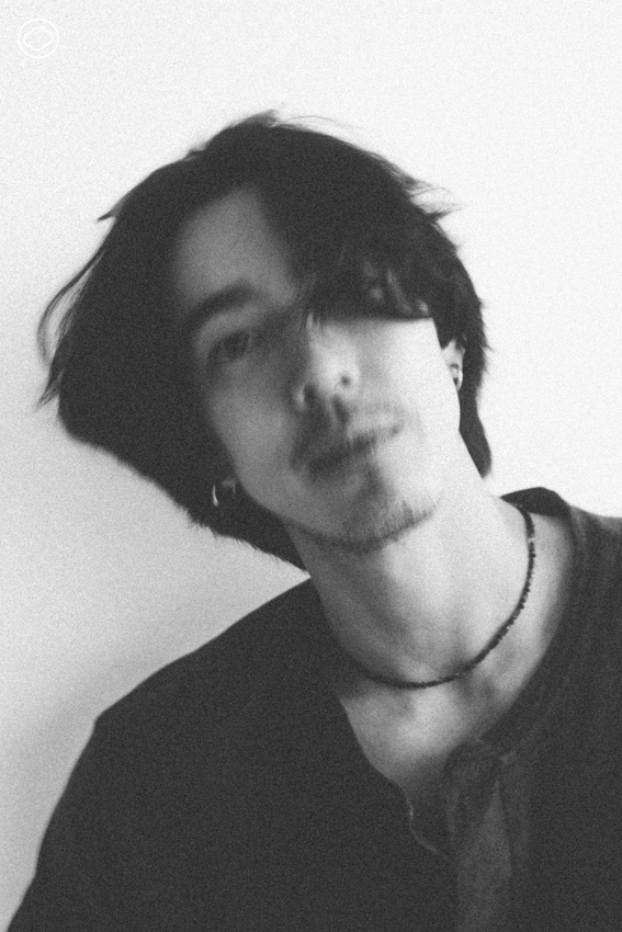 ชีวิตบนความเสี่ยงของ จี๋ สุทธิรักษ์ กับ 31 ปีแห่งความหลัง และ 10 ปีในวงการที่รักที่สุด