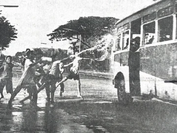 ภาพประวัติศาสตร์ 5 จุดเล่นน้ำสงกรานต์ของวัยรุ่นพระนคร จากหนังสือพิมพ์เก่ายุค 2500