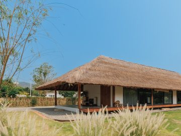บ้านหลังคามุงแฝก 6,000 แผ่นในเชียงใหม่ที่ผสานความอยู่สบาย-จิตวิญญาณญี่ปุ่นเข้าด้วยกัน