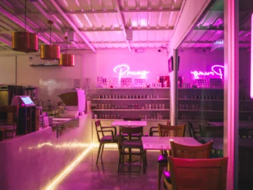 PRUNG Cafe ร้านขนมไทยร่วมสมัยย่านตลิ่งชันที่ขายถึงตี 2 และชงค็อกเทลจากวัตถุดิบท้องถิ่น