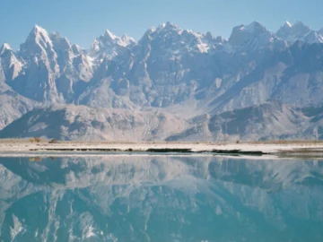 ผู้คนในอ้อมกอดขุนเขา ณ Karakoram Highway ถนนลอยฟ้าที่ขึ้นชื่อว่าอันตรายที่สุดในโลก
