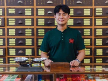 ทายาทไพรสินโอสถ ผู้เปลี่ยนร้านยาจีนในตรัง สู่ศูนย์รวมสินค้าสุขภาพที่ไม่ป่วยก็มาได้