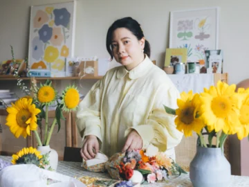 Flower in hand by P. ร้านดอกไม้ปลูกเองไร้สาร นำเศษมา Upcycle ใช้ดอกกิ่งใบให้คุ้มค่าที่สุด