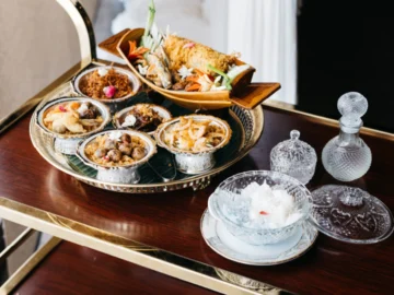 วิธีทำ ‘ข้าวแช่’ แสนประณีต ที่ร้านเสน่ห์จันทน์พัฒนาสูตรจากตำรับอาหารไทยโบราณ