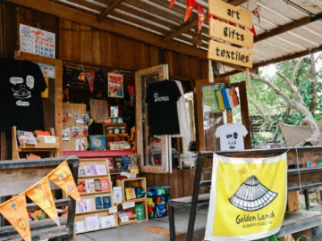 สาวอเมริกันก่อตั้ง Golden Land Solidarity Collective ร้านขายงานคราฟต์-ศิลปะ ฝีมือศิลปินและผู้ประกอบการพม่าในเชียงใหม่ ที่ตั้งใจนำรายได้ไปช่วยเหลือคนพม่า
