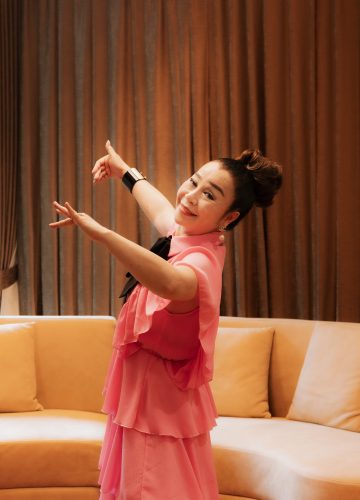 4 แนวคิดในการใช้ชีวิตวัย 65 ปีของ ‘คุณยายหลุยส์’ TikToker ที่สานฝันวัยเด็กด้วยการเต้นลีลาศและใช้ชีวิตเพื่อตัวเอง 4 แนวคิดในการใช้ชีวิตวัย 65 ปีของ ‘คุณยายหลุยส์’ TikToker ที่สานฝันวัยเด็กด้วยการเต้นลีลาศและใช้ชีวิตเพื่อตัวเอง