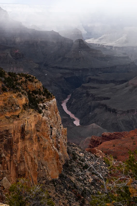 การเปลี่ยนผ่านตลอด 4 เดือนใน Grand Canyon หุบเขามหัศจรรย์ที่ไม่เคยหลับใหล