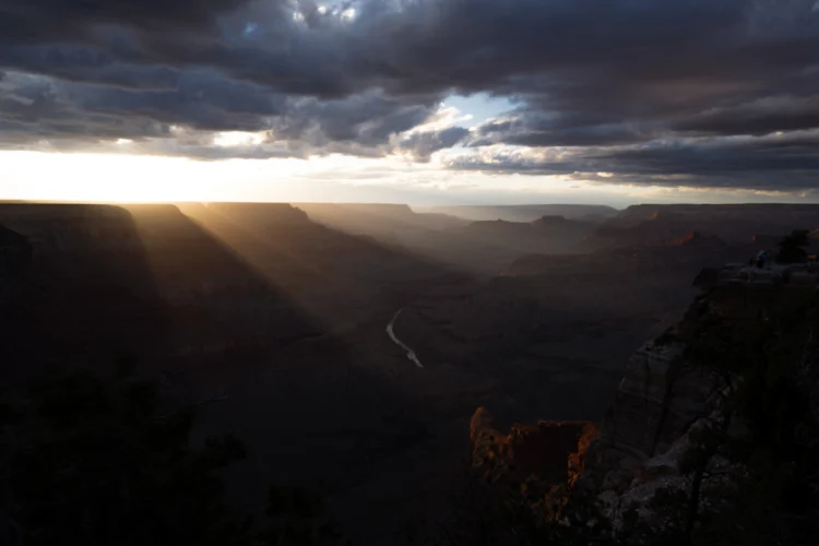 การเปลี่ยนผ่านตลอด 4 เดือนใน Grand Canyon หุบเขามหัศจรรย์ที่ไม่เคยหลับใหล