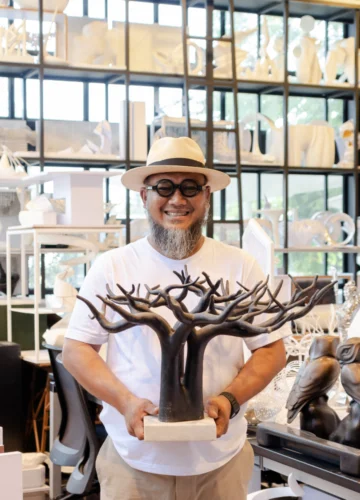 Dong Sculpture ลูกชาวนาผู้ไม่เดินตามใครสู่นักสร้างสรรค์ประติมากรรมสาธารณะที่มีผลงานทั่วโลก