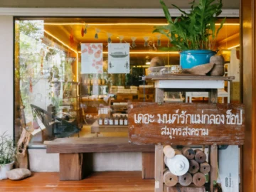 เดอะมนต์รักแม่กลอง ร้านชำจากแม่กลองสู่สัมมากร ขายน้ำปลา น้ำตาล เคยแท้ ๆ จากวิถีชาวบ้าน