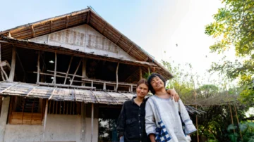 บ้านกะเหรี่ยง-สตูดิโอเสื้อผ้าของแบงค์ แบรนด์สาธุ หนุ่มดอยเต่าผู้อยากอยู่บ้านเกิดตลอดชีพ