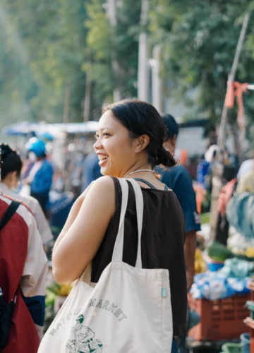 ปราง สายะศิลปี ศิลปิน-นักสำรวจตลาด แปลงวัตถุดิบเป็นศิลปะบนจานอาหาร ผ่านการปรุง ดอง และกิน