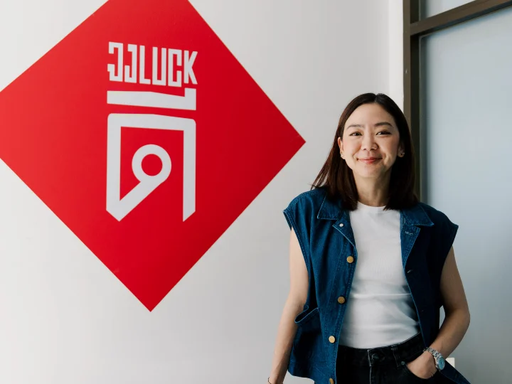 คิดนอกกรอบแบบ JONGLUCKDEE เอเจนซี่แห่งปีผู้สร้างตุ๊กตาโกโกวายักษ์ ฝ่าสมรภูมิโฆษณาด้วยโมเดลใหม่